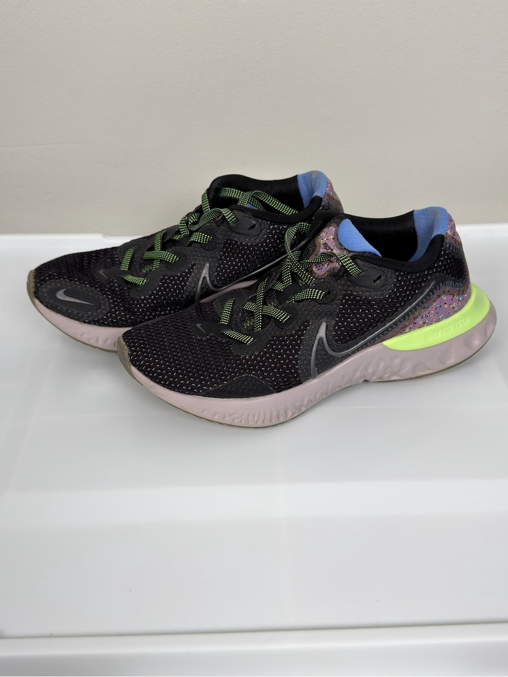 Nike Renew Run SE Women’s Running Shoes Black Volt Size 6.5